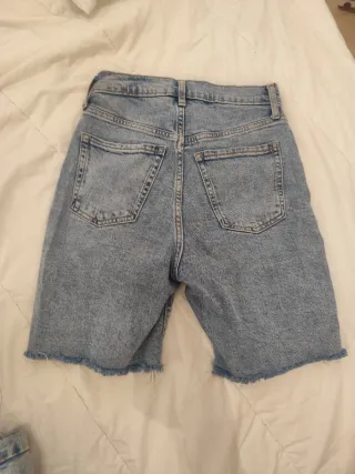 Bermudas vaqueras desgastadas
