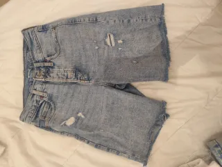 Bermudas vaqueras desgastadas