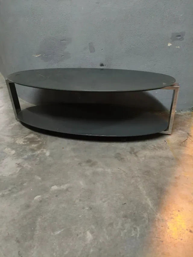 Mesa de centro gris de cristal templado con ruedas