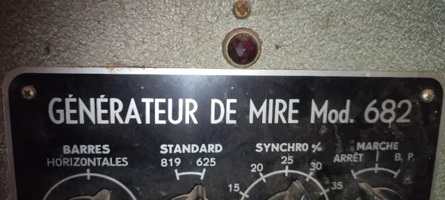 Antiguo Generador de señales centrad 682 maquina