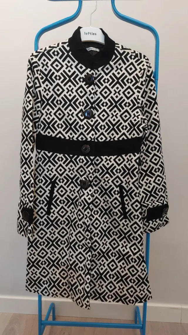 Abrigo estampado geométrico