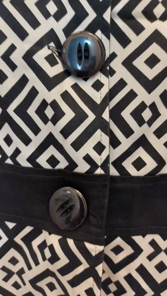 Abrigo estampado geométrico