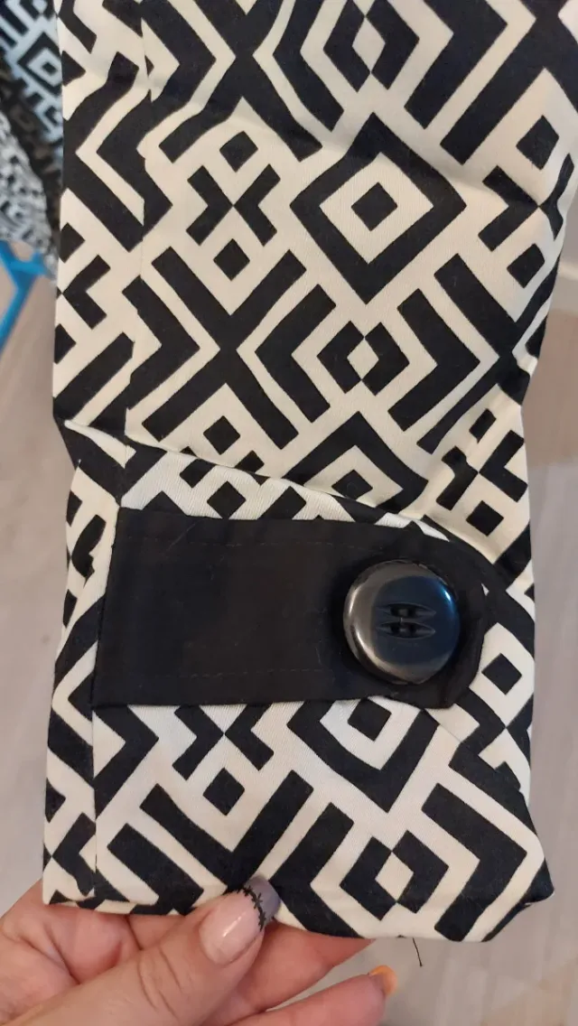 Abrigo estampado geométrico