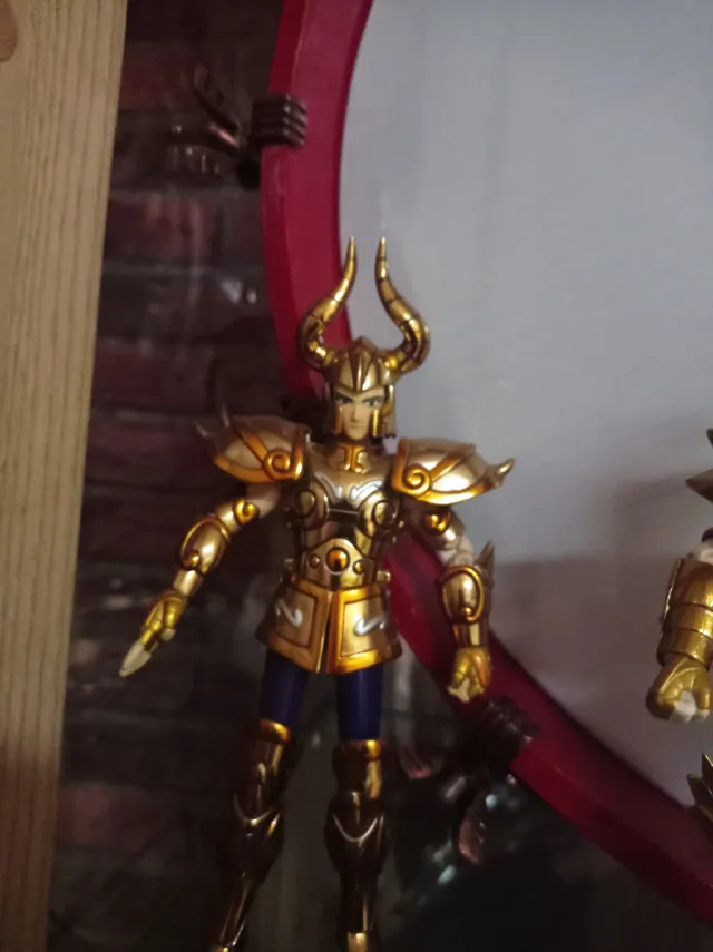 Caballero del Zodiaco Capricornio con caja Mithclo