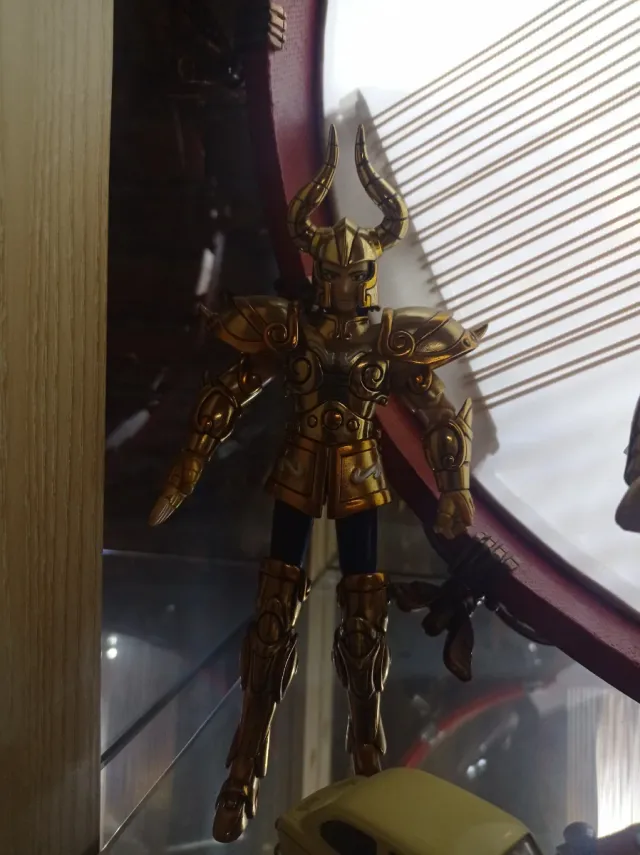 Caballero del Zodiaco Capricornio con caja Mithclo