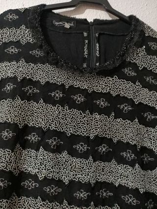 Blusa negra con encaje