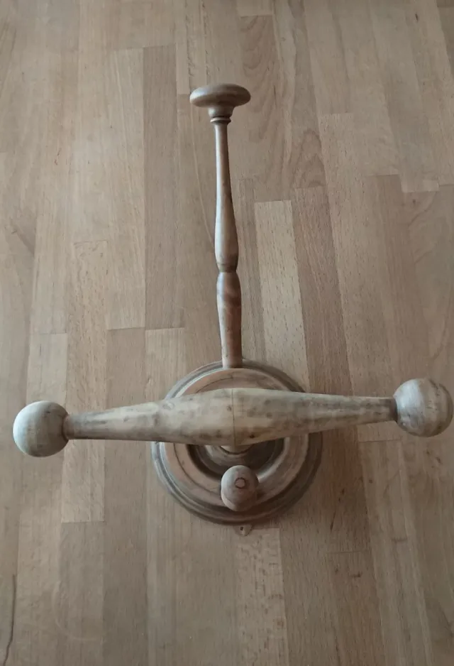 Appendiabiti in legno