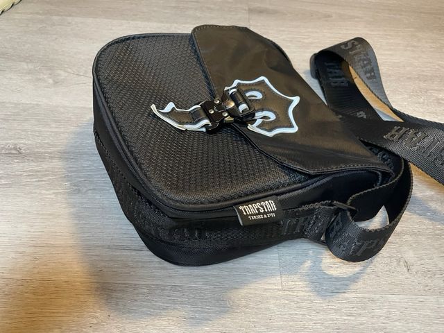 Bolso Trapstar Negro Reflectante
