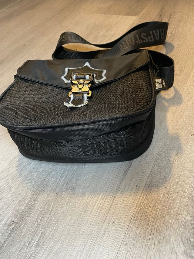 Bolso Trapstar Negro Reflectante