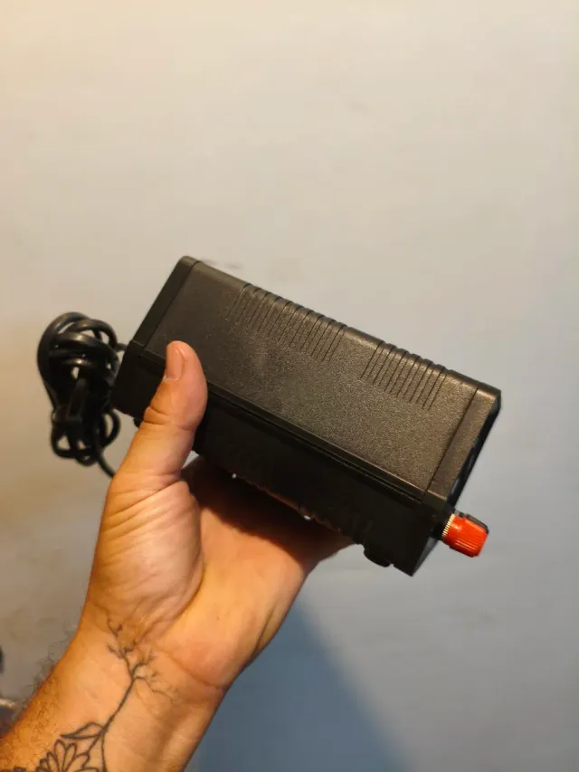 Alimentatore DC 2A Regolato