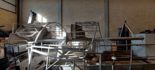 Escalera de acero inox y plataformas de bodega.