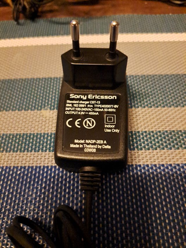 Caricabatterie Sony Ericsson CST-13