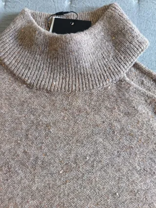 Jersey beige hombro descubierto