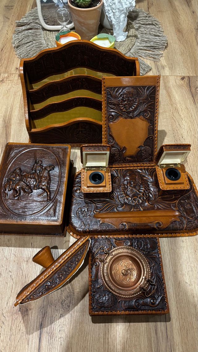 ESCRIBANIA CUERO REPUJADO