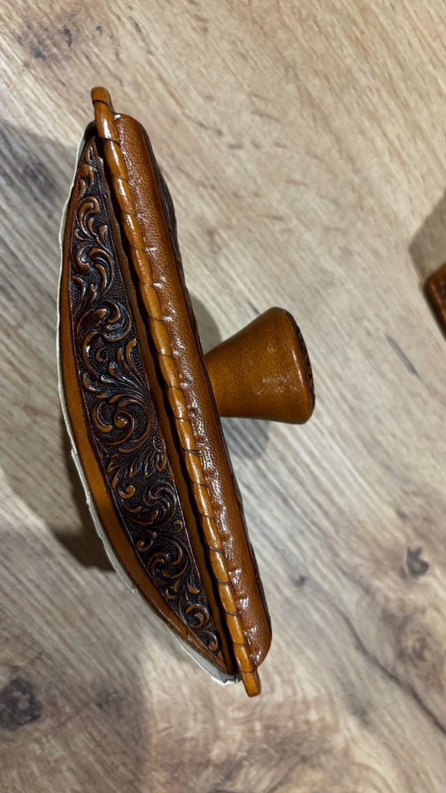 ESCRIBANIA CUERO REPUJADO