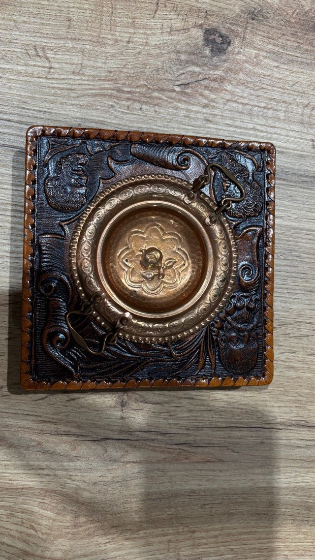 ESCRIBANIA CUERO REPUJADO