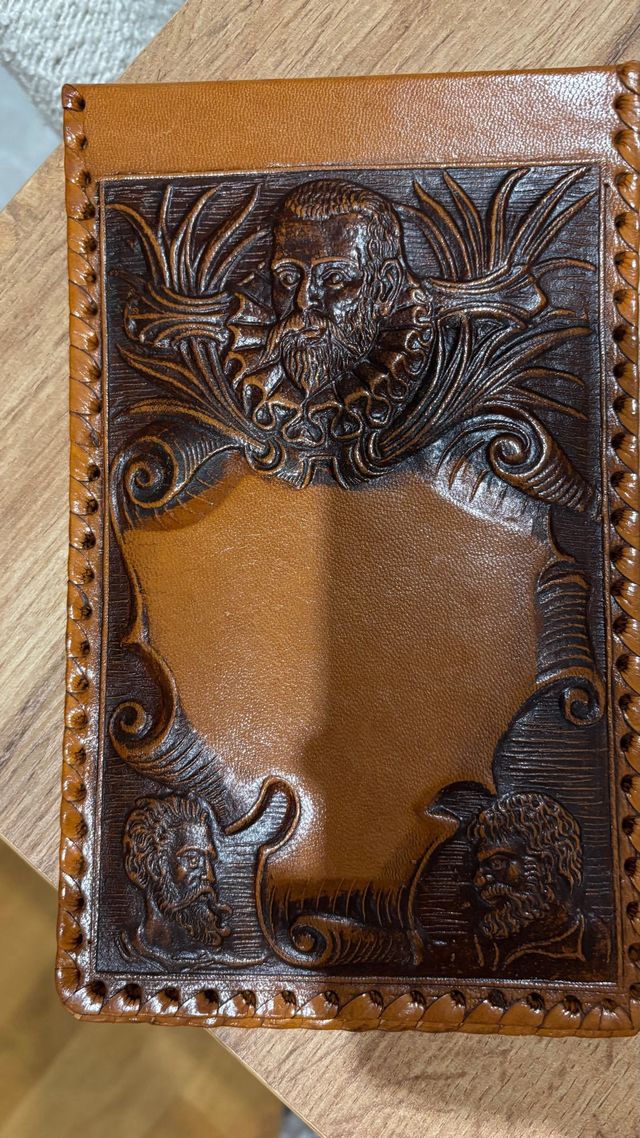 ESCRIBANIA CUERO REPUJADO