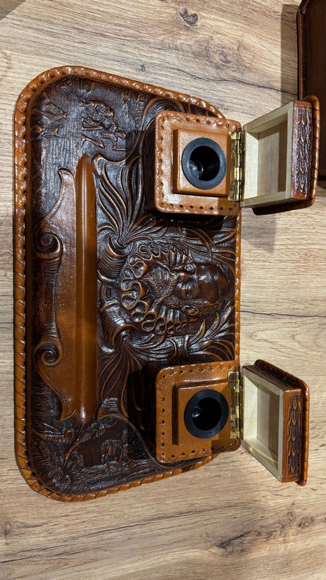 ESCRIBANIA CUERO REPUJADO