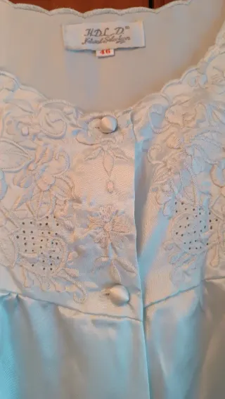 Camisón y bata de raso