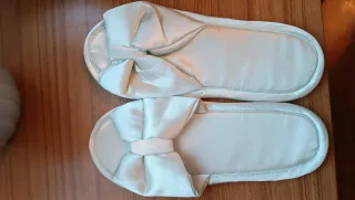 Camisón y bata de raso