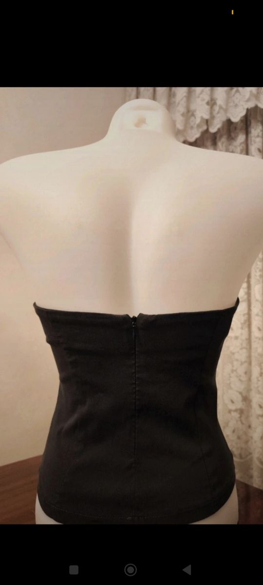 Top bandeau gris marengo, escote palabra de honor