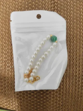 Pulsera perlas y piedra verde tipo jade