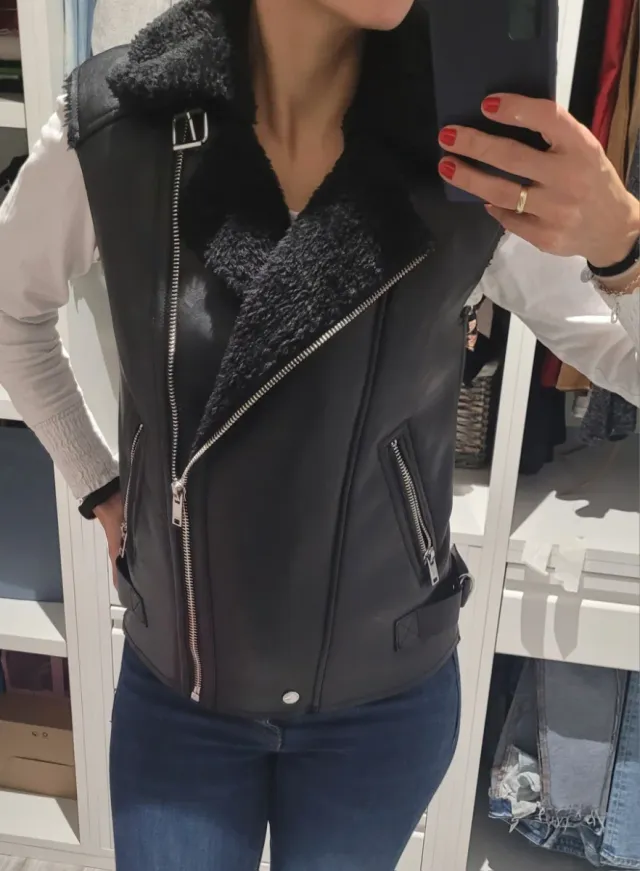 Chaleco polipiel borrego Bershka Talla XS