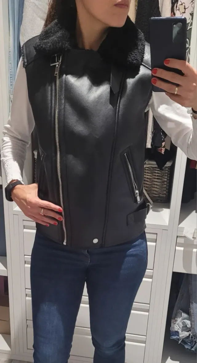 Chaleco polipiel borrego Bershka Talla XS