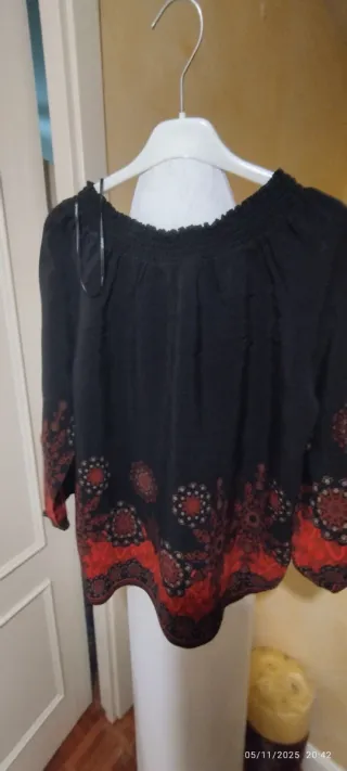 Blusa Desigual Negra y Roja