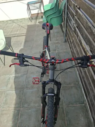 Bicicleta BH Gris y Roja 26