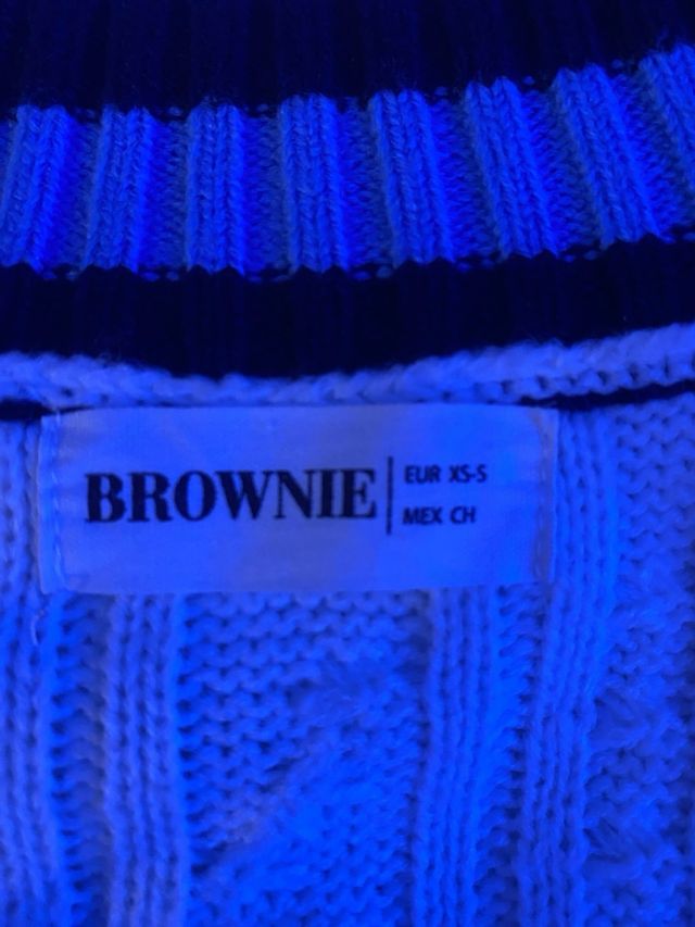 Jersey Brownie cuello pico trenzado