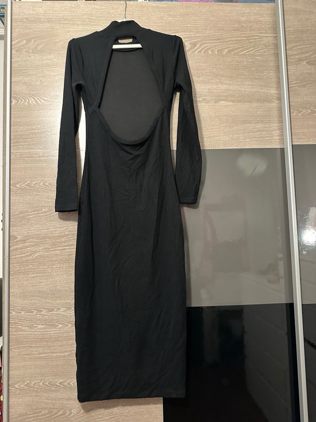 Vestito nero Zara con collo alto e maniche lunghe