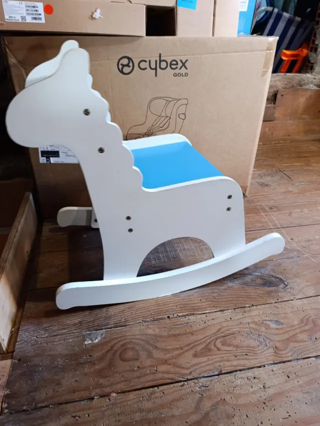 Mecedora infantil blanca y azul