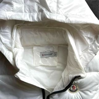 Smanicato moncler