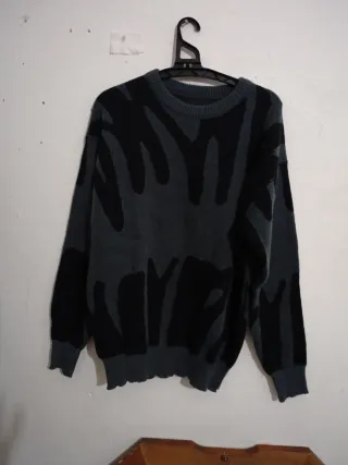 Maglione con stampa astratta