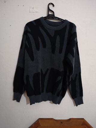 Maglione con stampa astratta