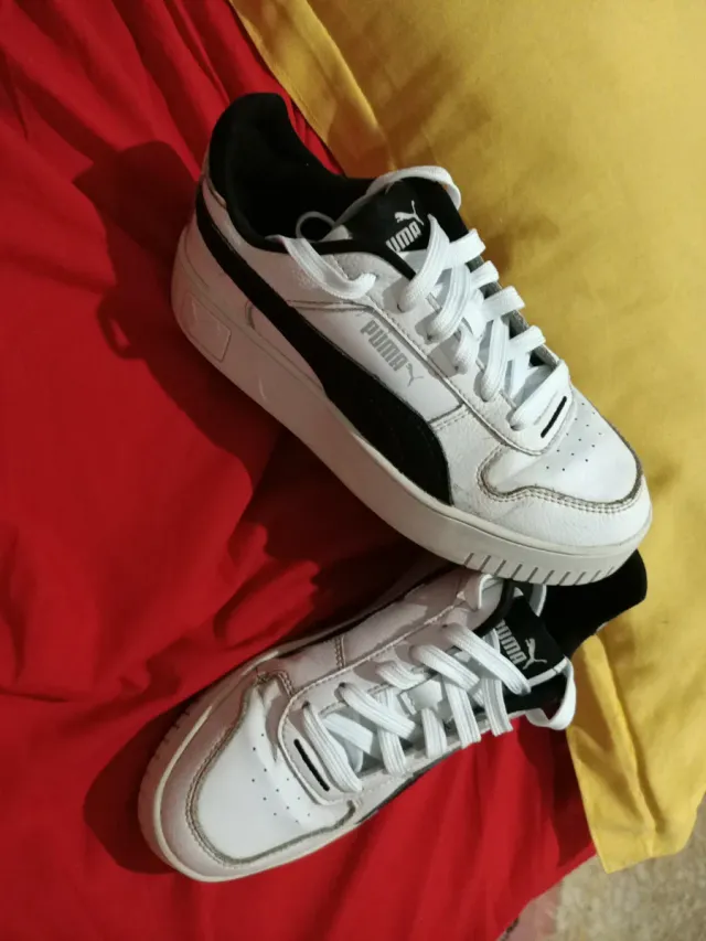 Zapatillas Puma Blancas y Negras