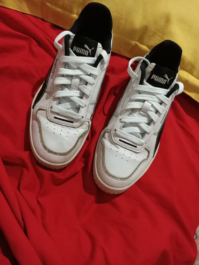 Zapatillas Puma Blancas y Negras