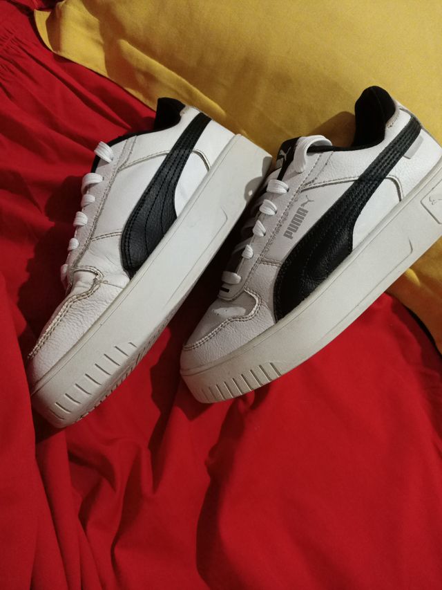 Zapatillas Puma Blancas y Negras