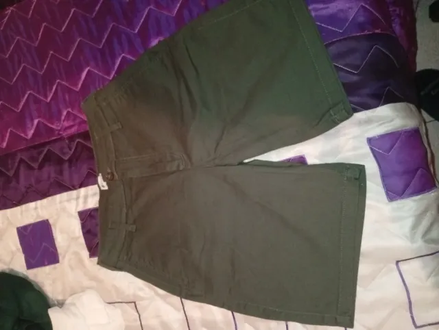 SOLO ENVÍOS  Pantalón corto verde oliva