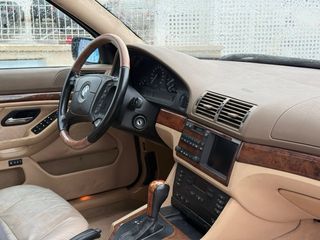 BMW 535i V8, Automatico