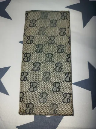 Cartera de mano con monograma