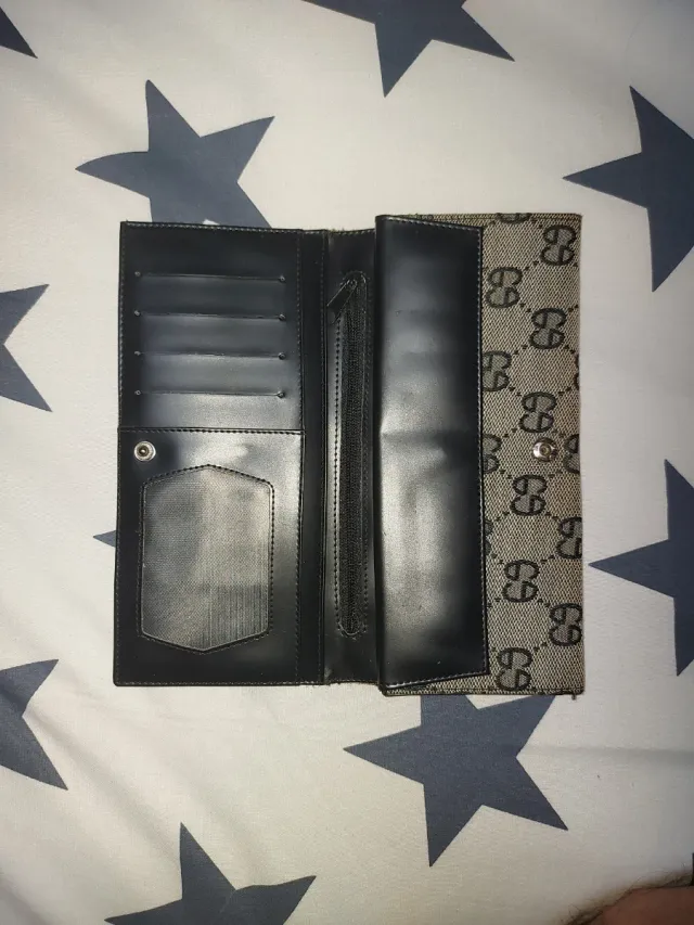 Cartera de mano con monograma