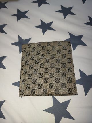 Cartera de mano con monograma