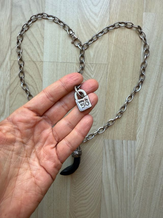 Collar Zamak Largo Cuerno Negro Resina UNOde50