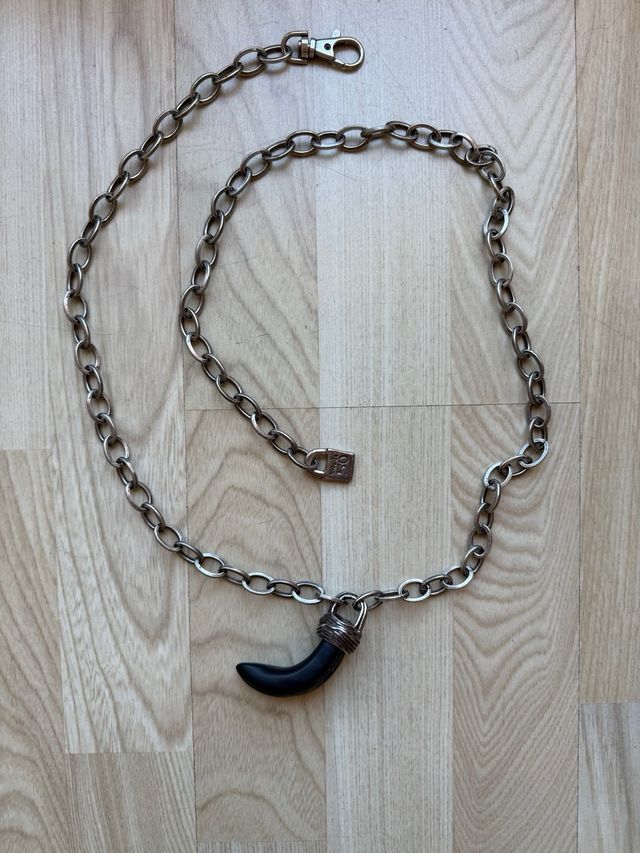 Collar Zamak Largo Cuerno Negro Resina UNOde50