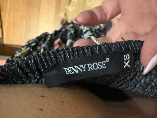 Vestido Denny Rose palabra de honor floral