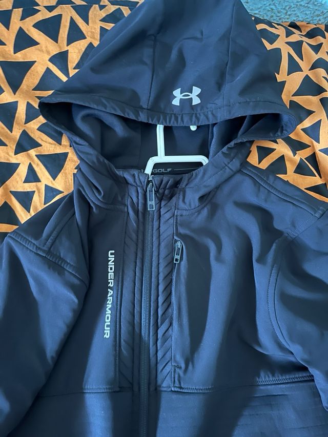 Chaqueta Under Armour Negra con Capucha