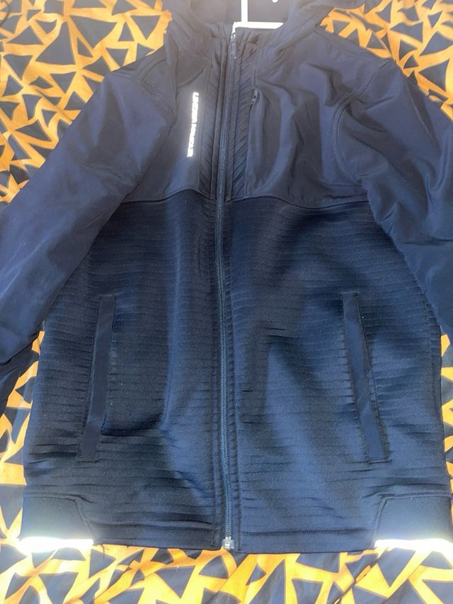 Chaqueta Under Armour Negra con Capucha