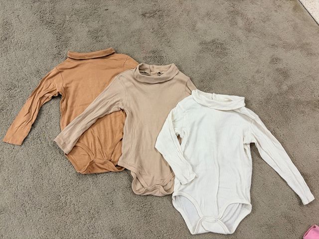 Lote 3 bodies Kiabi 36 meses